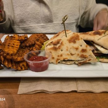 HopMonk Tavern - Burnt sweet potato fries and chicken sandwich - American Near Me - Sonoma, California HopMonk Tavern - Burnt sweet potato fries and chicken sandwich - American Near Me - Sonoma, California