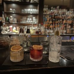 Stagger Lee - Manhattan & Negroni & Gin-Tonic ... catching up with old friends