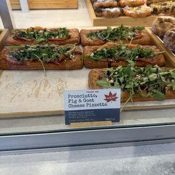 Paris Baguette - Prosciutto, Fig & Goat Cheese Pizzetta - Bakeries Near Me - Las Vegas, Nevada