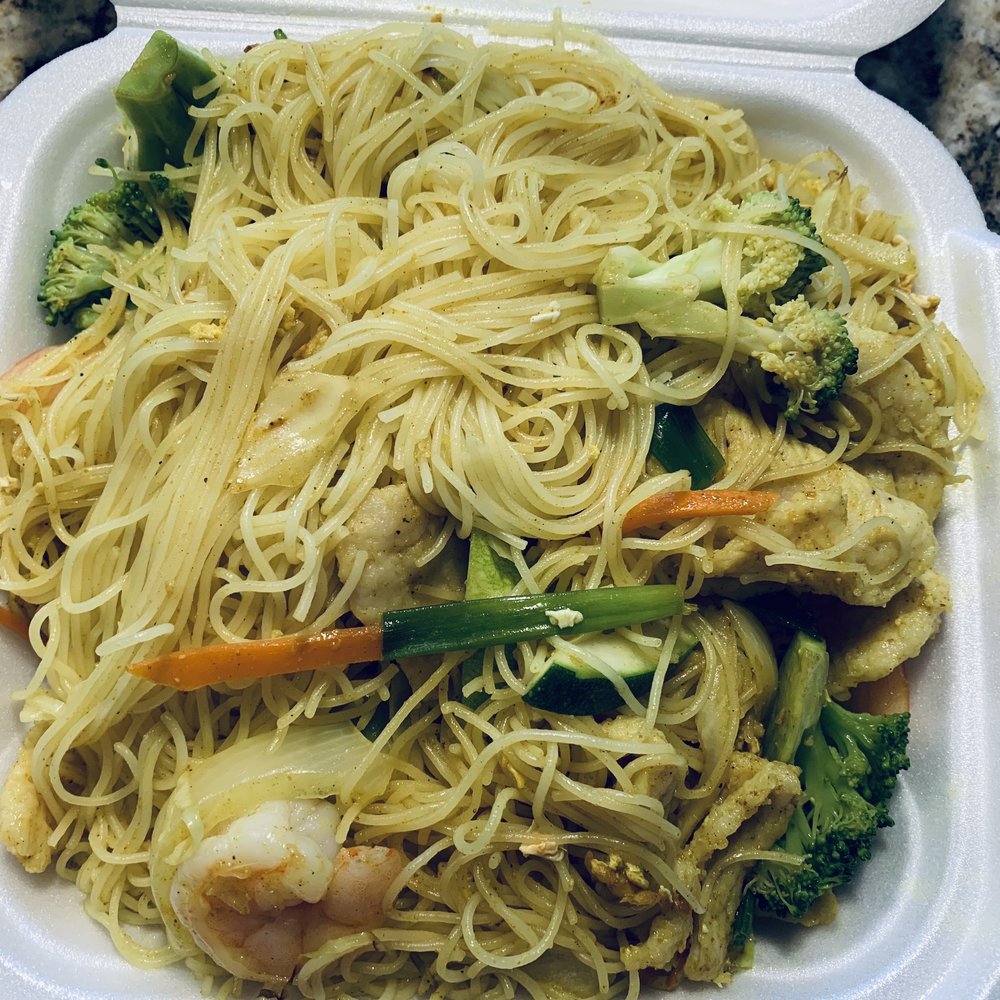 Oriental House - Singapore noodles with curry sauce - Chinese Near Me - Greenville, South Carolina Oriental House - Singapore noodles with curry sauce - Chinese Near Me - Greenville, South Carolina