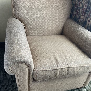 Red Lion Hotel Kelso Longview - Old and very dirty chair. - Hotels Near Me - Kelso, Washington Red Lion Hotel Kelso Longview - Old and very dirty chair. - Hotels Near Me - Kelso, Washington