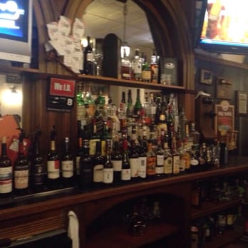 Courthouse Bar and Grille - Watching the RedSox game with wifey - American Near Me - Putnam, Connecticut
