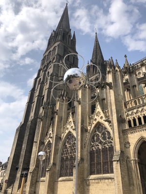 Notre-Dame de Bayeux by null