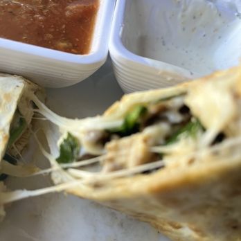 Cafe Gecko - Chicken, Spinach & Mushroom. - Breakfast & Brunch Near Me - Richardson, Texas Cafe Gecko - Chicken, Spinach & Mushroom. - Breakfast & Brunch Near Me - Richardson, Texas