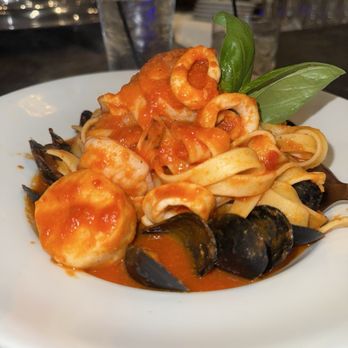 Vito's Olde Walkerville Pizzeria - Pasta con Frutta di Mare - Pizza Near Me - Windsor, Ontario Vito's Olde Walkerville Pizzeria - Pasta con Frutta di Mare - Pizza Near Me - Windsor, Ontario