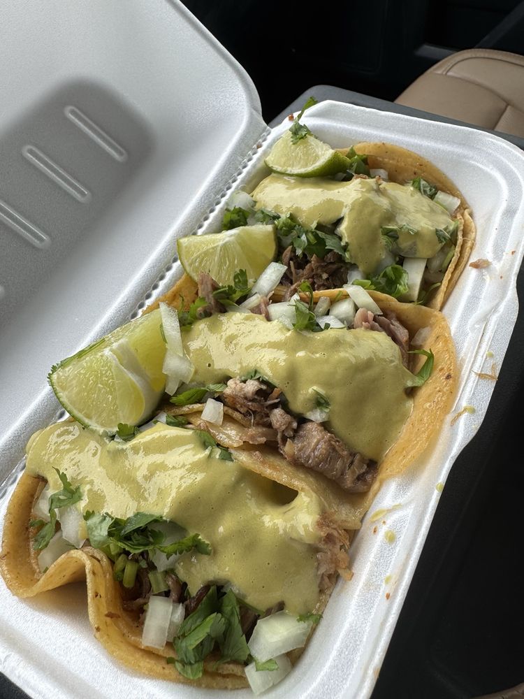 Nely's Taqueria Logo