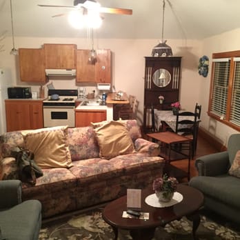Sweetwater Branch Inn - Full size kitchen! - Bed & Breakfast Near Me - Gainesville, Florida Sweetwater Branch Inn - Full size kitchen! - Bed & Breakfast Near Me - Gainesville, Florida
