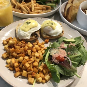 Sisters & Co - Mushroom Truffle Benedict - Breakfast & Brunch Near Me - Toronto, Ontario Sisters & Co - Mushroom Truffle Benedict - Breakfast & Brunch Near Me - Toronto, Ontario