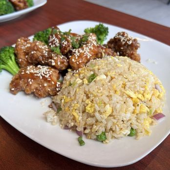 New Peking - Sesame chicken lunch special - Chinese Near Me - Martinez, California