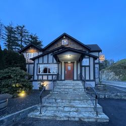 17 Mile House Pub - Outside