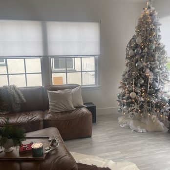 US Blinds - Roller shades in white linen. - Shades & Blinds Near Me - Glendale, California US Blinds - Roller shades in white linen. - Shades & Blinds Near Me - Glendale, California