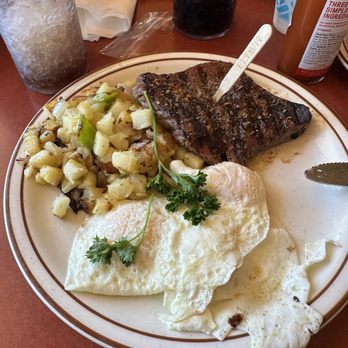 Bob’s Big Boy - Steak and eggs so  good - American Near Me - Burbank, California