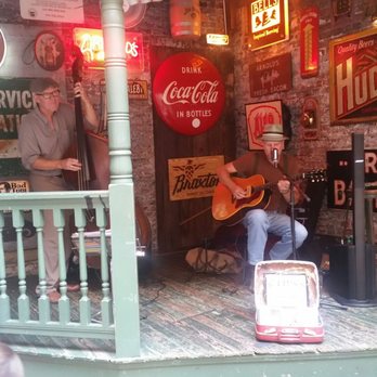Arnolds Bar & Grill - The band - Pubs Near Me - Cincinnati, Ohio