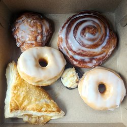 FJ’S Bakery - All the delicious homemade pastries