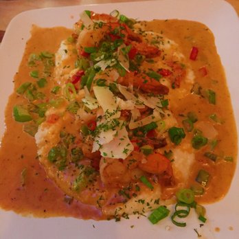 Taste Bar + Kitchen - Shrimp n grits - Cocktail Bars Near Me - Houston, Texas