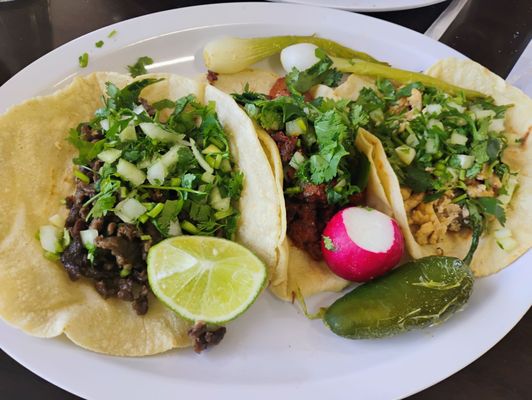 Taquerí­a La Oaxaqueña by null