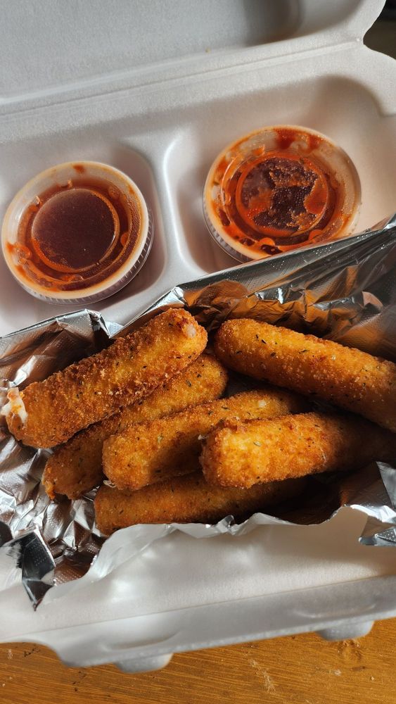 Food from Chex Grill & Wings