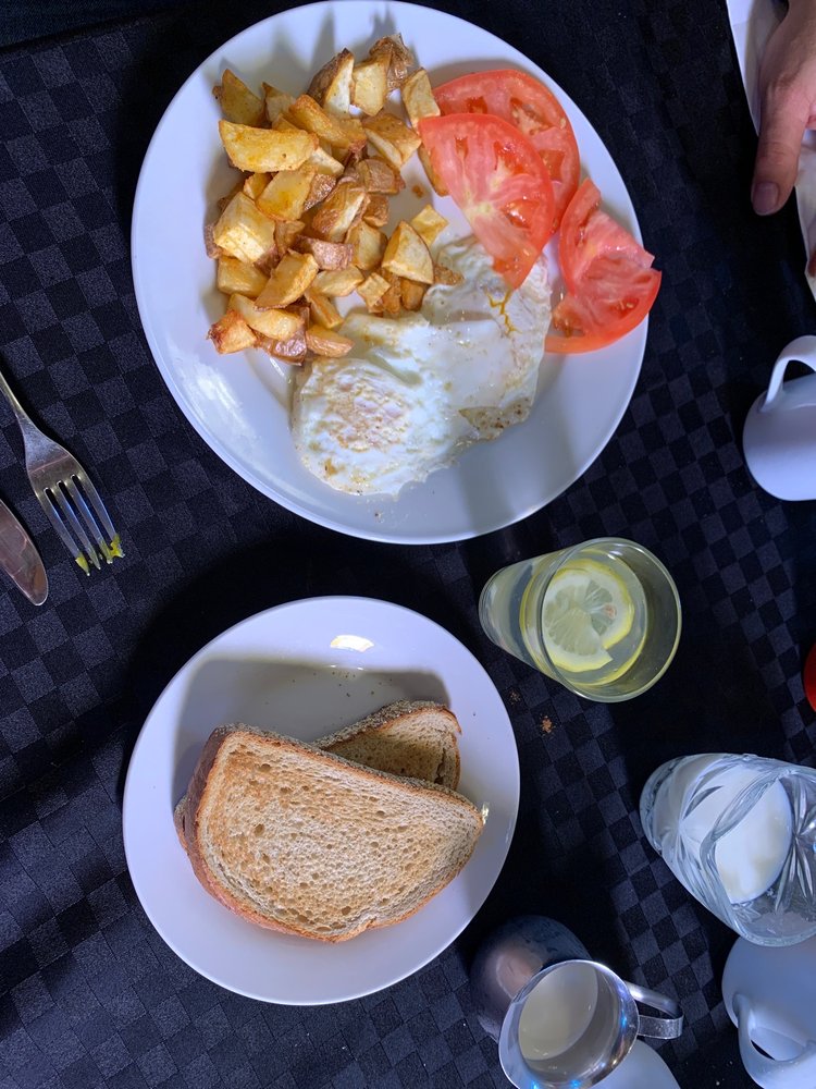 SHELLY’S FAMILY DINING 1192 Kohler Road, Cayuga, Ontario, Canada Canadian (New) Restaurant