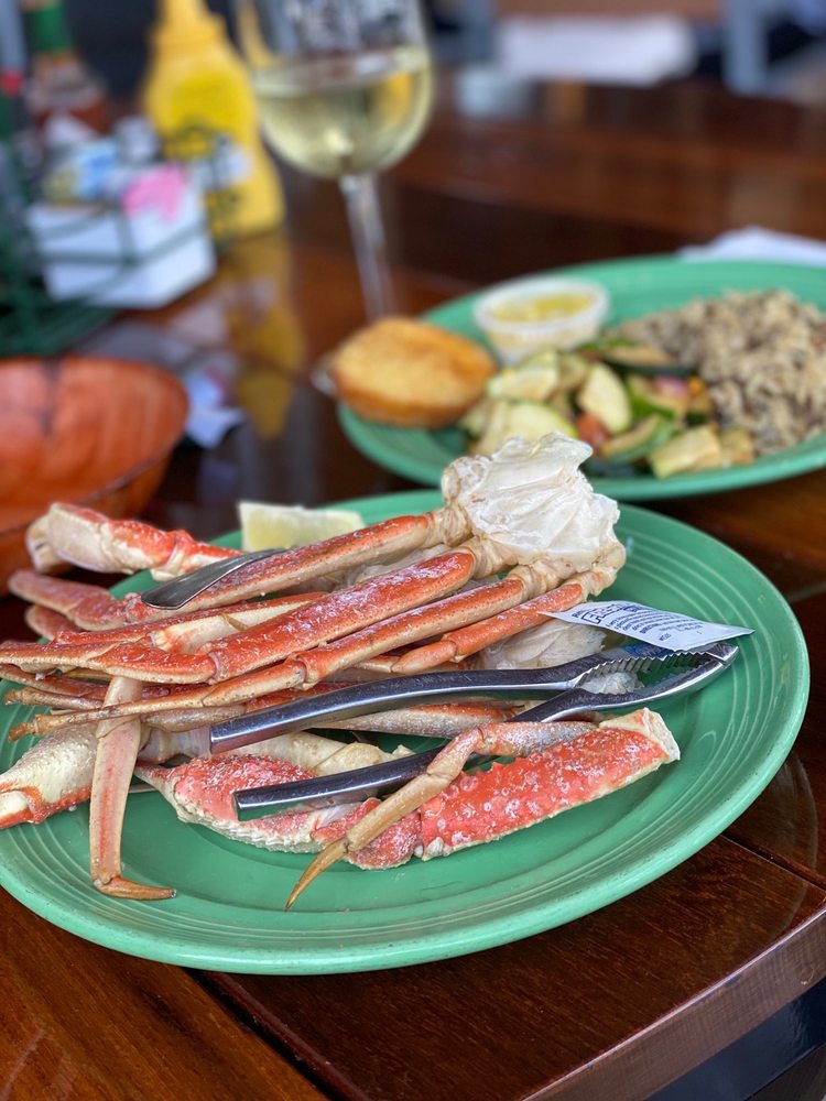 Grills Lakeside Seafood Deck & Tiki Bar