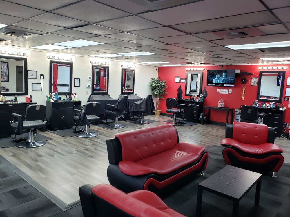 THE LION’S DEN SOUTH HILL Updated October 2024 24 Photos