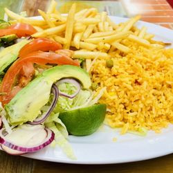 This came with fried breaded shrimps (yellow rice, fries,mixed salad with avocado)