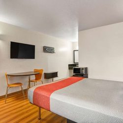 Motel 6 - Motel Moultrie GA Single Queen