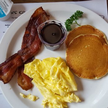 Heidi's Of Gresham - Children's menu eggs, bacon and pancakes - American Near Me - Gresham, Oregon