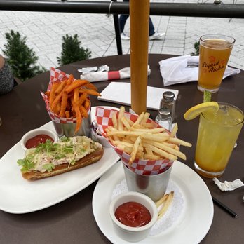 Pershing Square - Maine Lobster Roll Dinner Regular fries - American Near Me - New York, New York Pershing Square - Maine Lobster Roll Dinner Regular fries - American Near Me - New York, New York