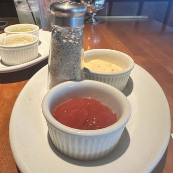 Houston's Restaurant - Ketchup and spicy mayo for the fries - American Near Me - New Orleans, Louisiana