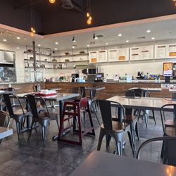 J&Q Vietnamese Sandwich - Overall view of interior