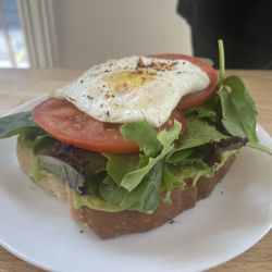 Cupla Coffee - Avocado toast with an egg
