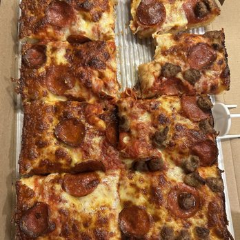 Jet's Pizza - Sold me a burnt pizza - Pizza Near Me - Columbus, Ohio Jet's Pizza - Sold me a burnt pizza - Pizza Near Me - Columbus, Ohio