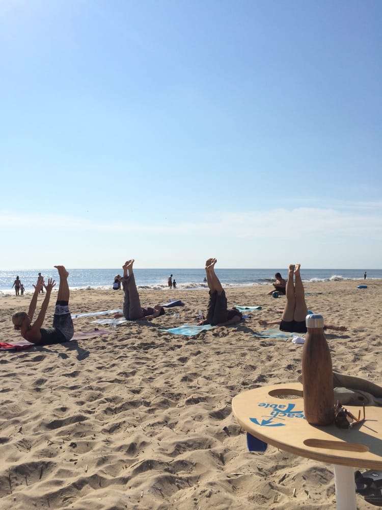 Sandy Toes Yoga Logo