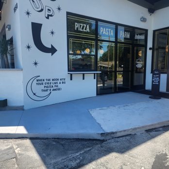 Pigzza - Outside - Pizza Near Me - Orlando, Florida Pigzza - Outside - Pizza Near Me - Orlando, Florida