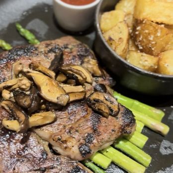 Jack's Place Restaurant & Lounge - Ribeye, asparagus and potatoes - American Near Me - Orlando, Florida Jack's Place Restaurant & Lounge - Ribeye, asparagus and potatoes - American Near Me - Orlando, Florida