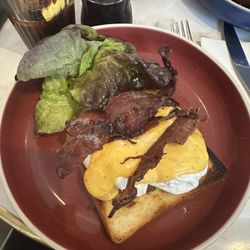 MAX - Eggs Benedict