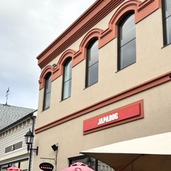 Japadog - Exterior