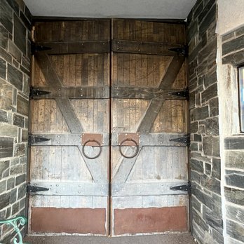 Gold Diggers - Entrance. The doors are heavy and don't close behind you. - Jewelry Near Me - Wall, South Dakota Gold Diggers - Entrance. The doors are heavy and don't close behind you. - Jewelry Near Me - Wall, South Dakota