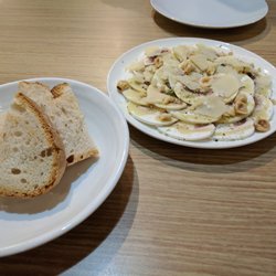 Carpaccio de champiñón con avellanas