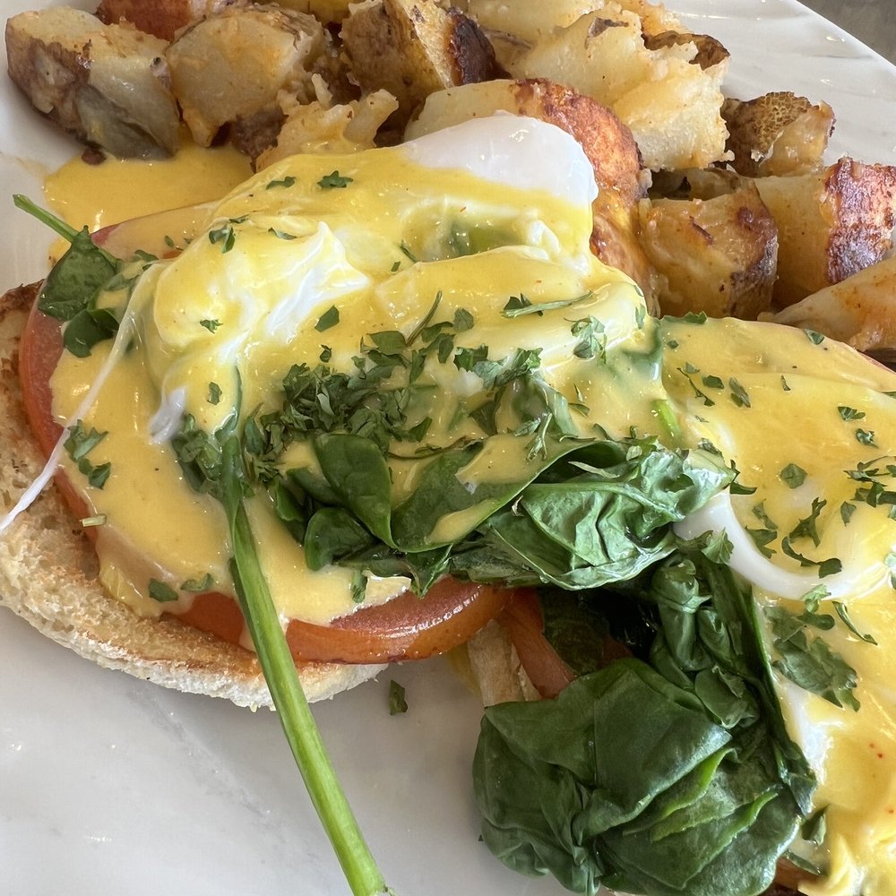 Lighthouse Cafe - Eggs Florentine with home fries - Breakfast & Brunch Near Me - San Pedro, California