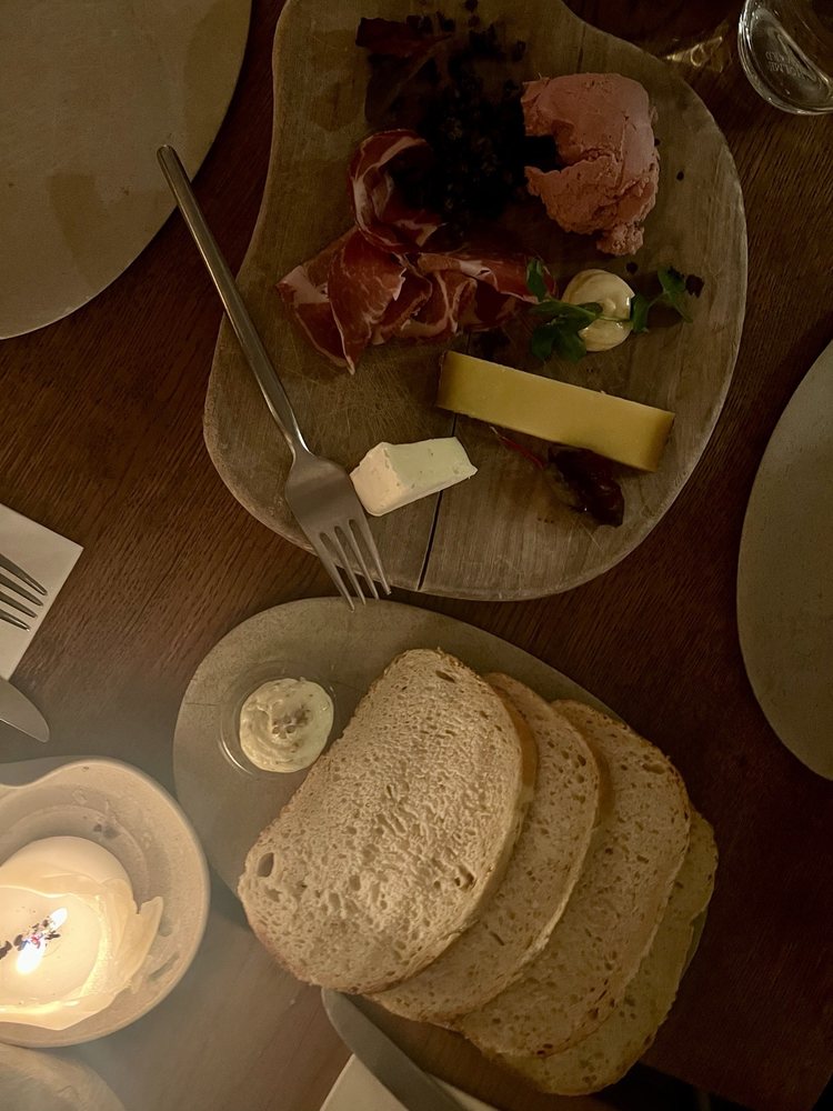 Garden Restaurant & Bar