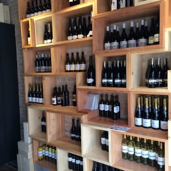 Vino Vero - Vino wall - Wine Bars Near Me - Venezia, VE Vino Vero - Vino wall - Wine Bars Near Me - Venezia, VE