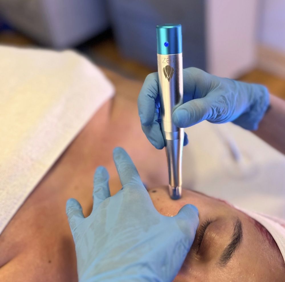 Renew Skin And Body Logo