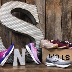 Shoes N Stuff - Brooks Levitate