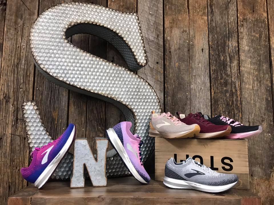 SHOES N STUFF Updated August 2024 26 Photos 2133 Rockford St