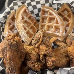 Lartia's Cafe - Wing w/waffles