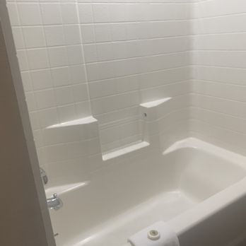 Atterdag Inn - Nice clean tub. Great water pressure! - Hotels Near Me - Solvang, California Atterdag Inn - Nice clean tub. Great water pressure! - Hotels Near Me - Solvang, California