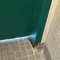 Granite Hill Camping Resort - Cracked floor/hole in showers.