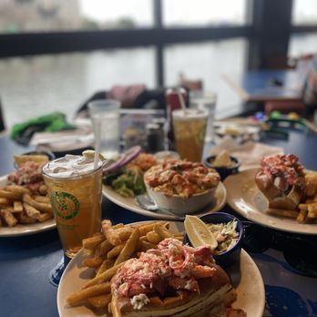 Boston Sail Loft - Lobstah Rollz & Lobstah Mac N Cheese! - Bars Near Me - Boston, Massachusetts