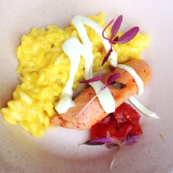 Kansalaistori - Taste of Helsingin aikaan 2014 Kansalaistorilta sai mm. Demon hummerimakkaraa sahramirisoton kera.